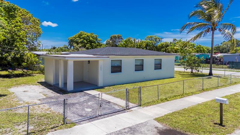 Image 22 of 33 For 3025 5 St  