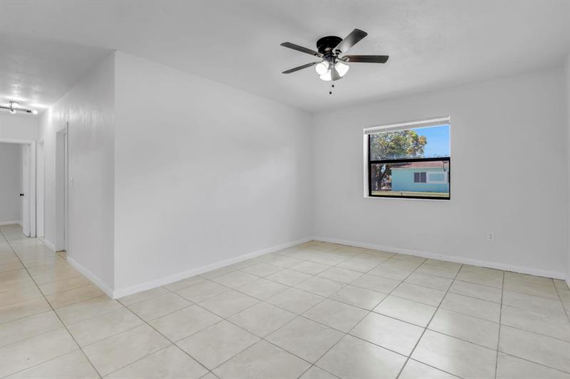 Image 4 of 33 For 3025 5 St  