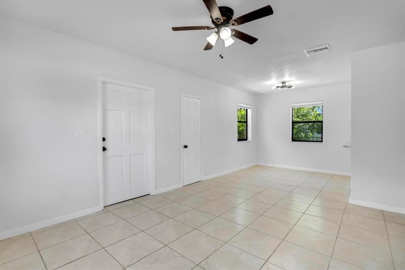 Image 7 of 33 For 3025 5 St  