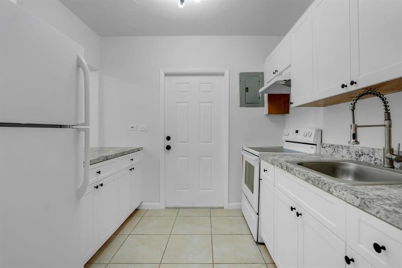 Image 8 of 33 For 3025 5 St  
