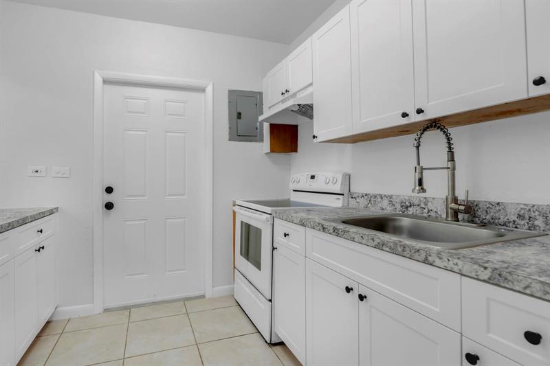 Image 9 of 33 For 3025 5 St  