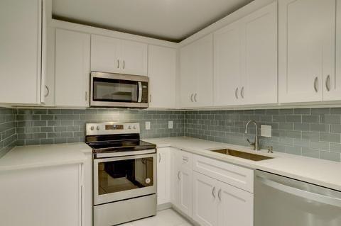 Image 3 of 19 For 4000 Hills Dr  6