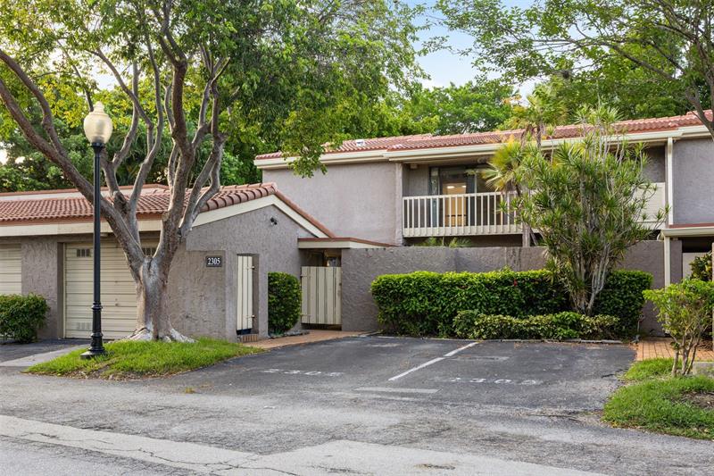 Details for 2305 Saint Andrews Rd  129, Hollywood, FL 33021