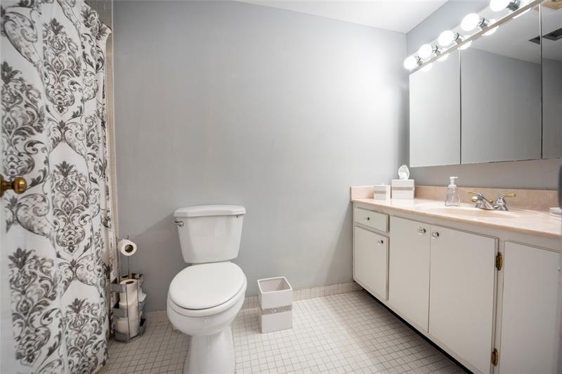 Image 10 of 28 For 3850 Washington St  710