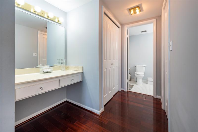 Image 11 of 28 For 3850 Washington St  710