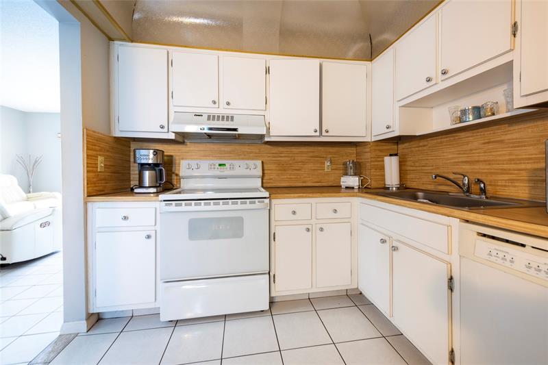 Image 14 of 28 For 3850 Washington St  710