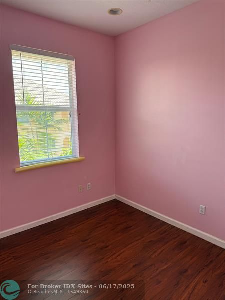 Image 3 of 11 For 3924 Laurel Ln  3924