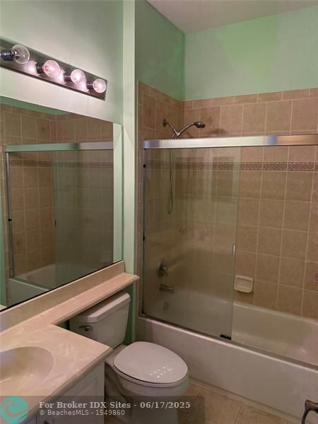 Image 5 of 11 For 3924 Laurel Ln  3924