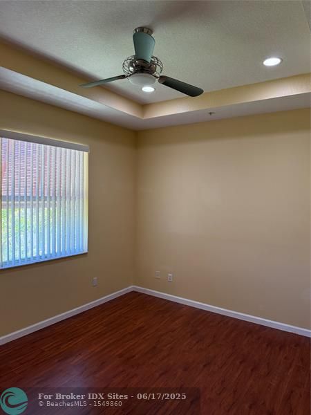 Image 6 of 11 For 3924 Laurel Ln  3924