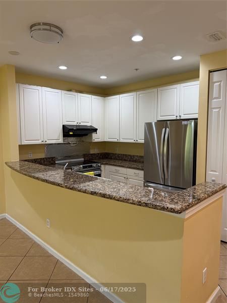 Image 7 of 11 For 3924 Laurel Ln  3924