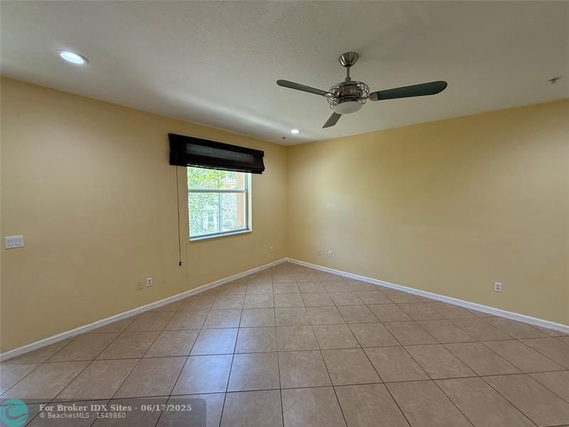 Image 8 of 11 For 3924 Laurel Ln  3924