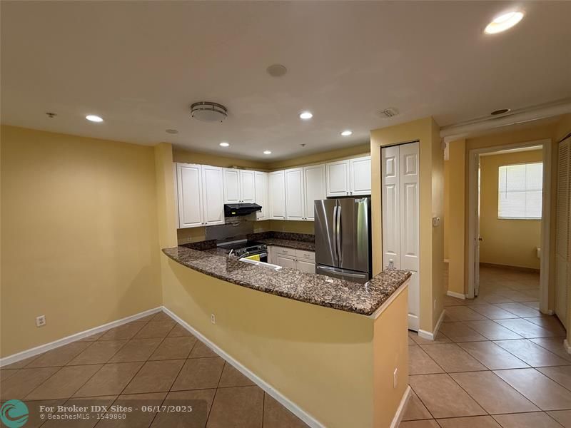 Image 9 of 11 For 3924 Laurel Ln  3924