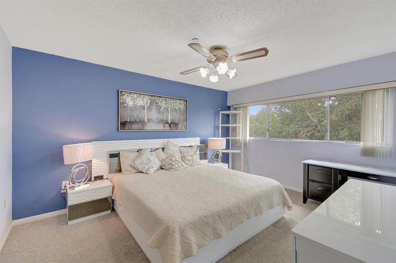 Image 21 of 31 For 900 142nd Ave  402 L