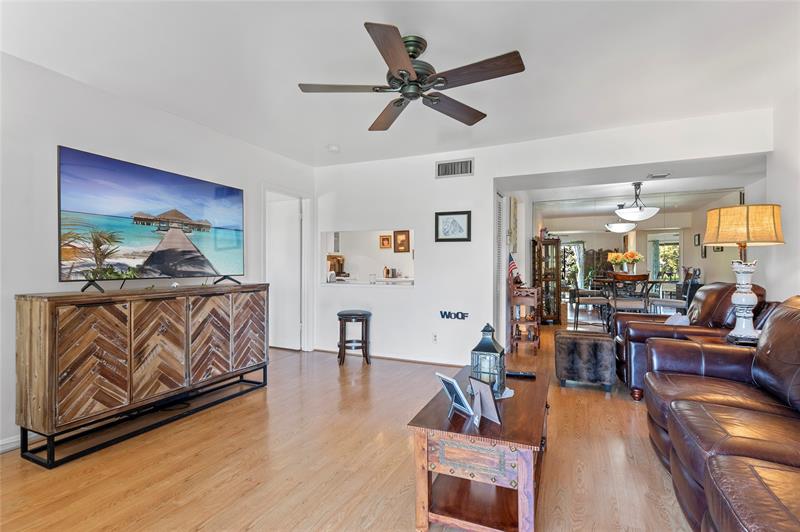 Image 14 of 35 For 4013 Ocean Dr  105