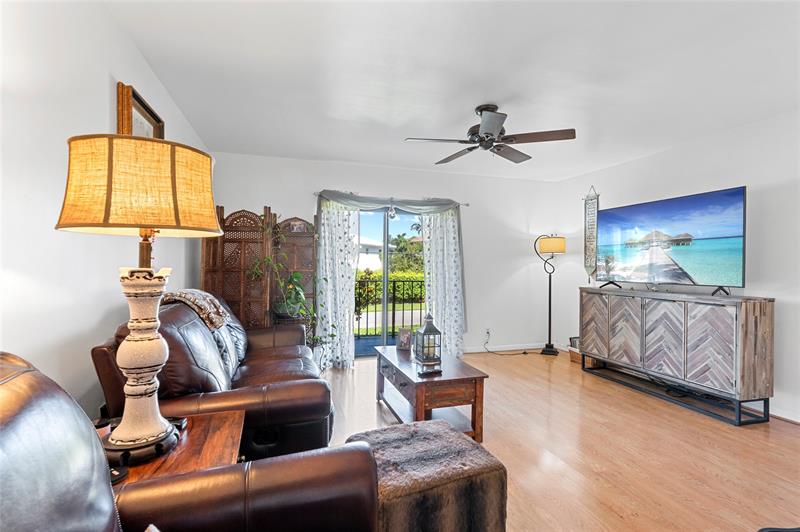 Image 17 of 35 For 4013 Ocean Dr  105