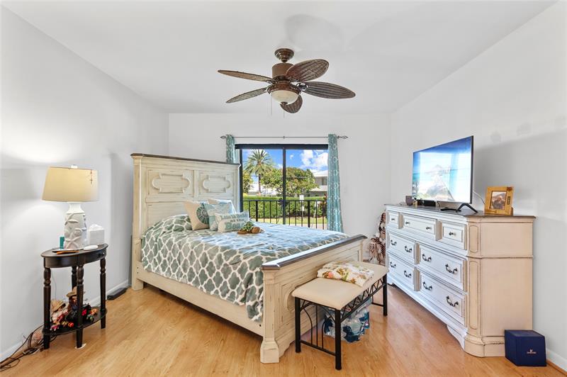 Image 18 of 35 For 4013 Ocean Dr  105