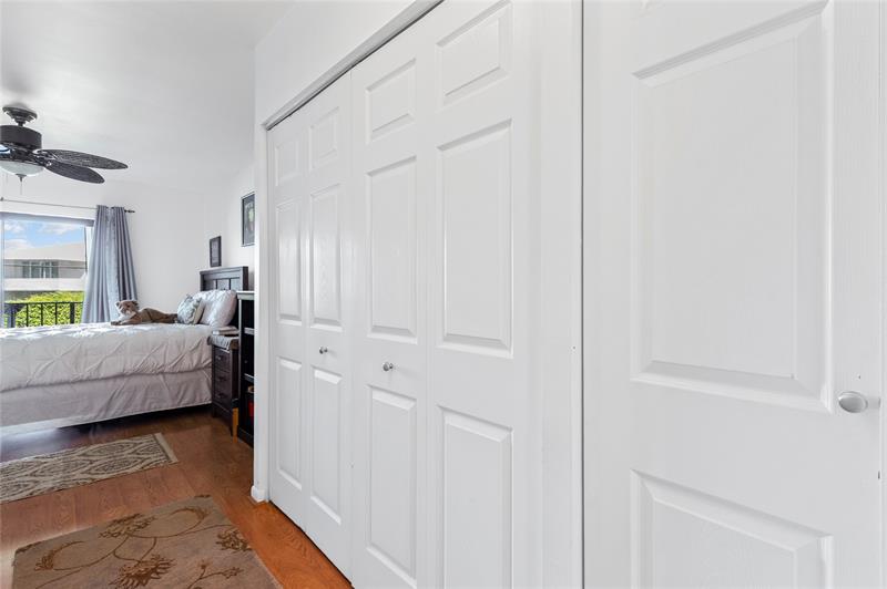 Image 21 of 35 For 4013 Ocean Dr  105