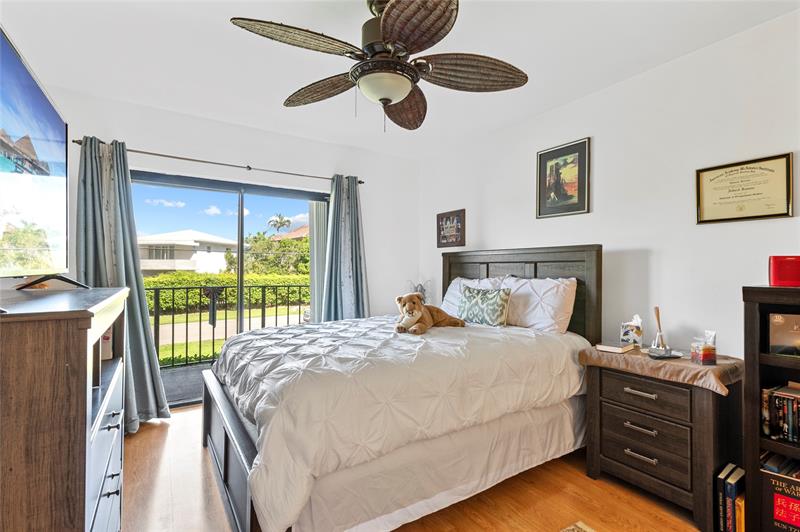 Image 22 of 35 For 4013 Ocean Dr  105