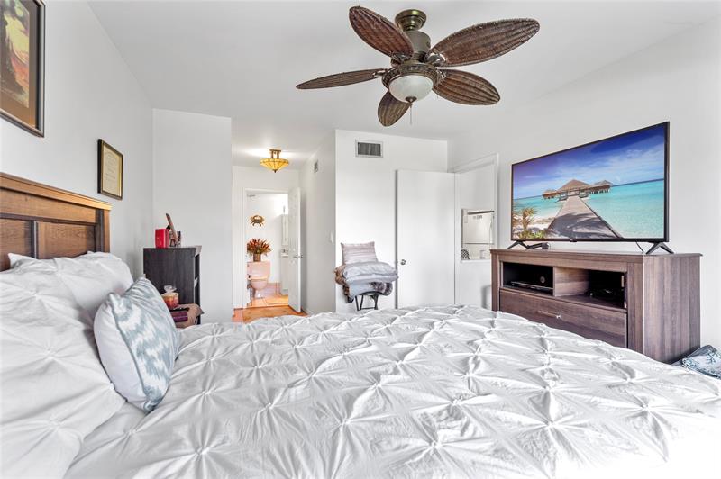 Image 23 of 35 For 4013 Ocean Dr  105