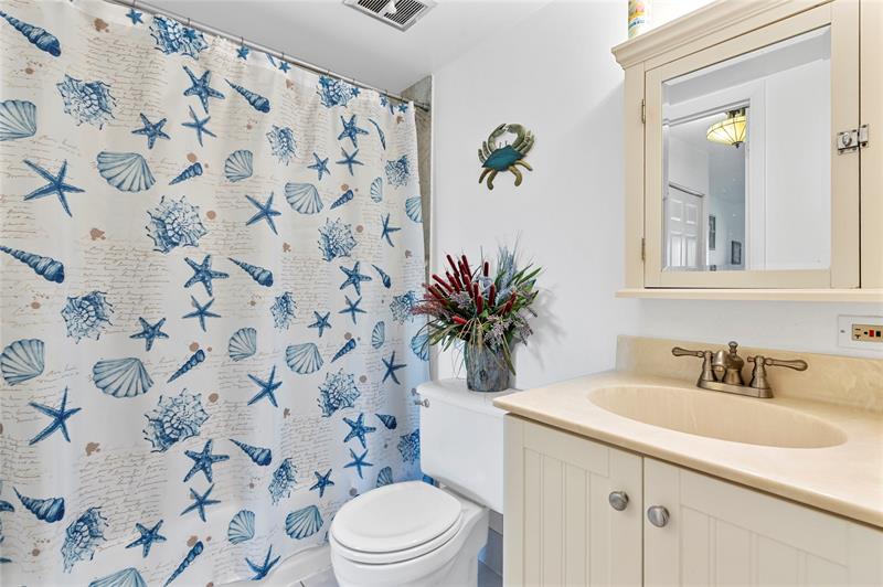 Image 24 of 35 For 4013 Ocean Dr  105