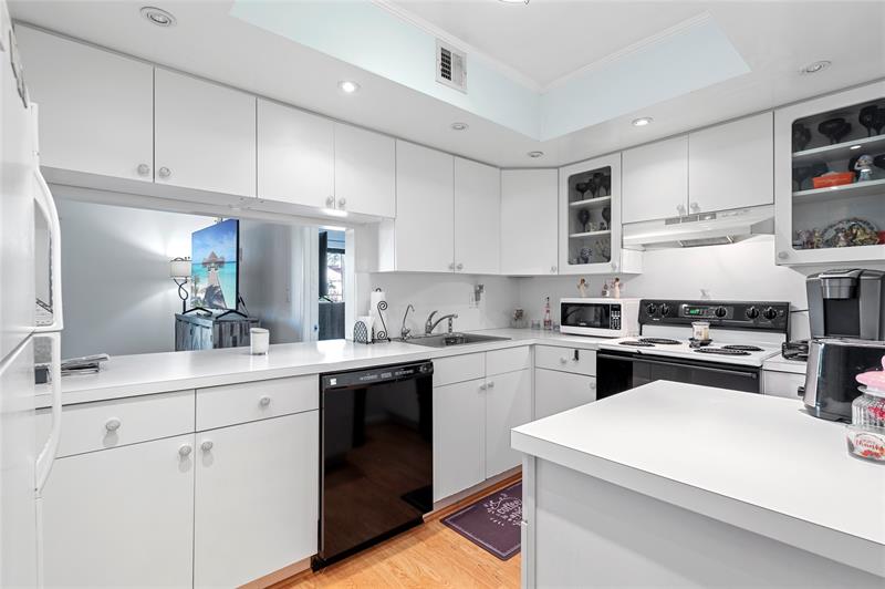 Image 7 of 35 For 4013 Ocean Dr  105