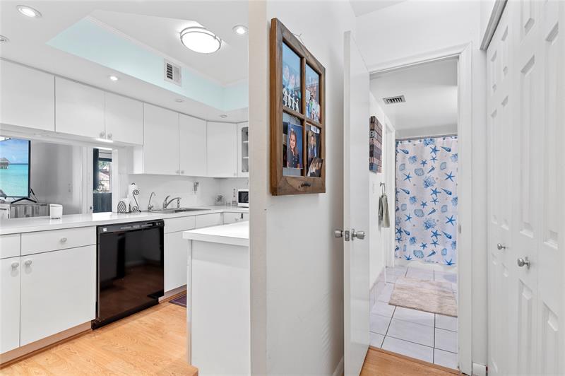 Image 8 of 35 For 4013 Ocean Dr  105