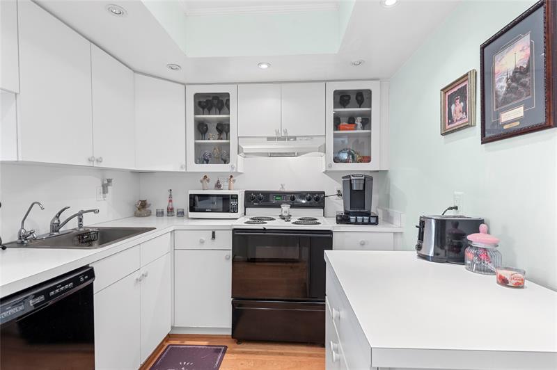 Image 9 of 35 For 4013 Ocean Dr  105