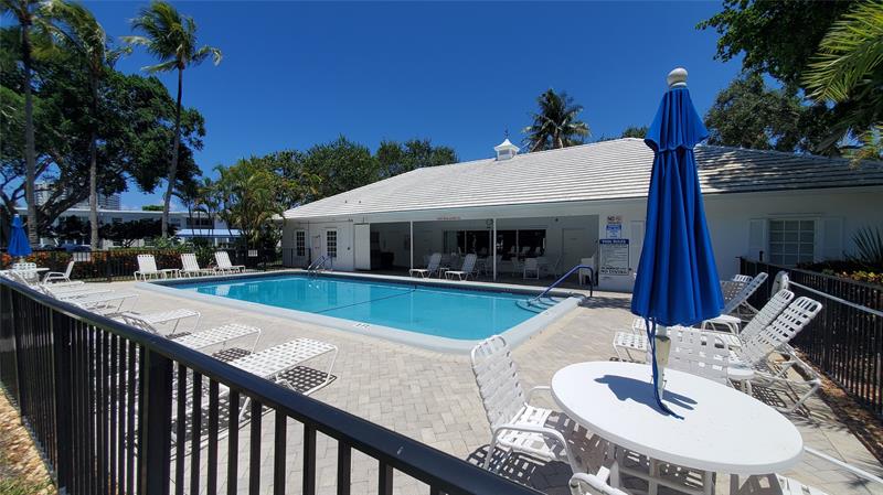 Image 37 of 54 For 6293 Bay Club Dr  2