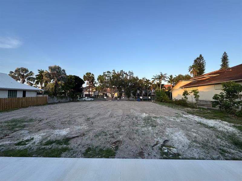Image 7 of 21 For 455 Bontona Ave