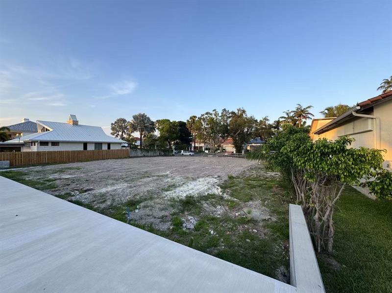 Image 9 of 21 For 455 Bontona Ave