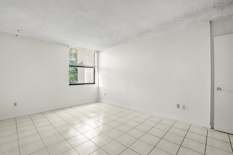 Image 14 of 26 For 14211 Kendall Dr  308e