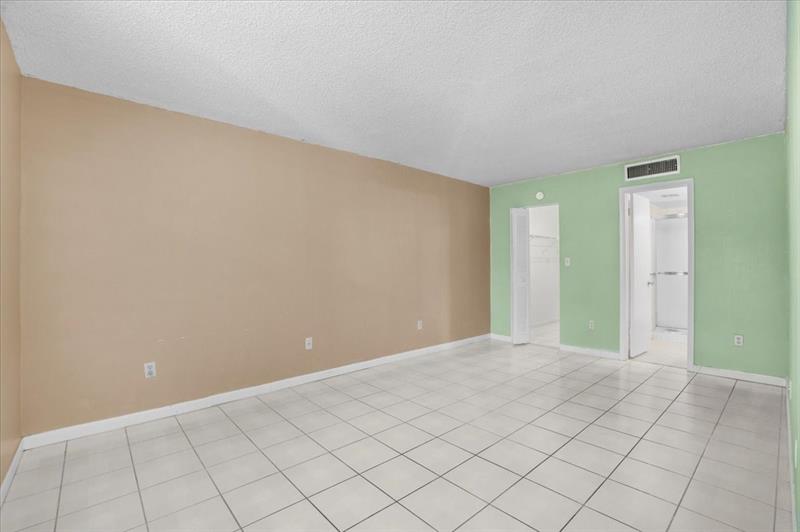 Image 17 of 26 For 14211 Kendall Dr  308e