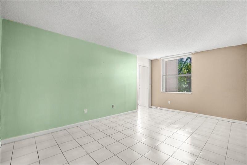 Image 19 of 26 For 14211 Kendall Dr  308e