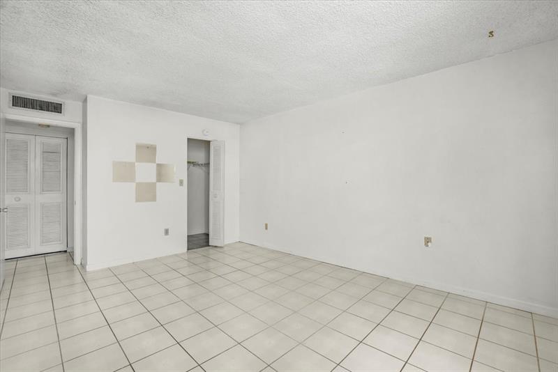 Image 20 of 26 For 14211 Kendall Dr  308e