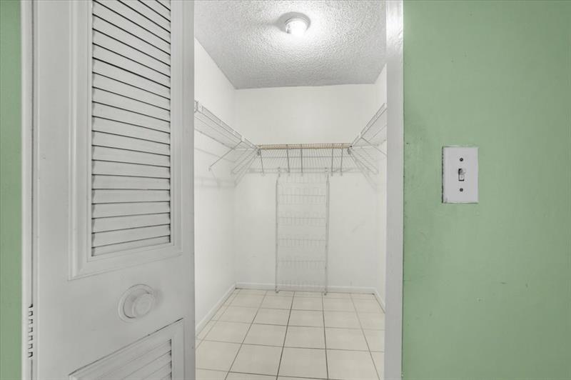 Image 23 of 26 For 14211 Kendall Dr  308e