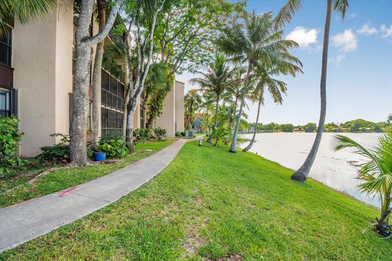 Image 4 of 26 For 14211 Kendall Dr  308e