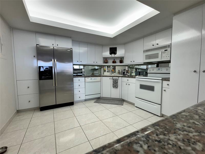Image 11 of 19 For 2100 Ocean Ln  508