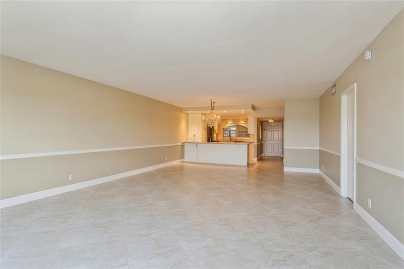 Image 10 of 16 For 5100 Bayview Dr  403