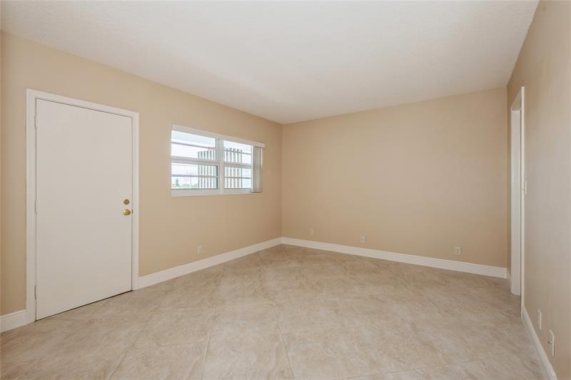 Image 15 of 16 For 5100 Bayview Dr  403