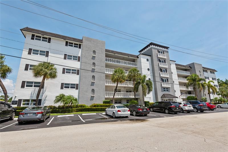 Image 2 of 16 For 5100 Bayview Dr  403