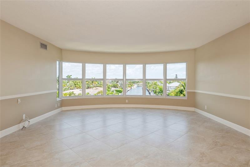 Image 9 of 16 For 5100 Bayview Dr  403