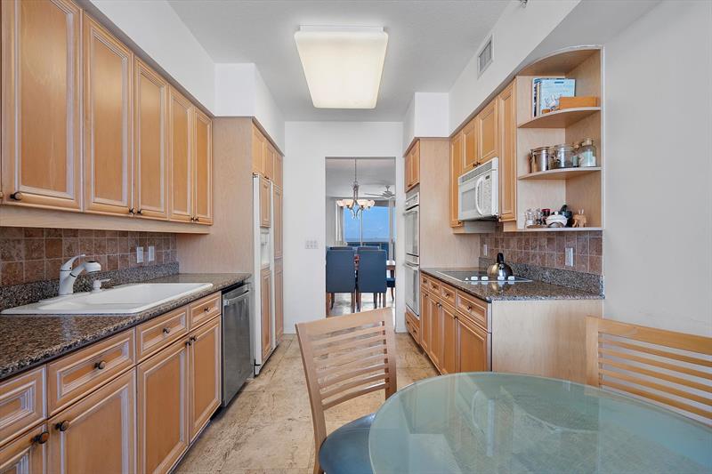 Image 18 of 48 For 3100 Ocean Blvd  1203