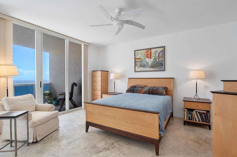 Image 20 of 48 For 3100 Ocean Blvd  1203