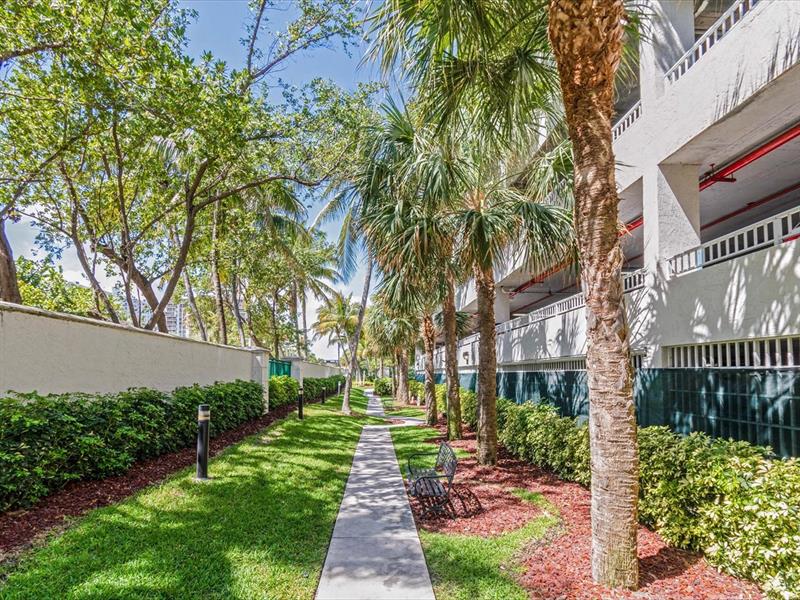 Image 38 of 48 For 3100 Ocean Blvd  1203