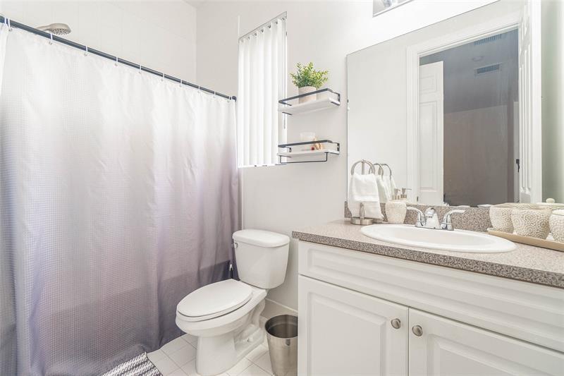 Image 16 of 38 For 2514 Venetian Ct