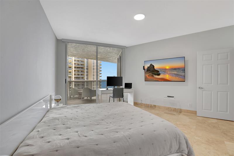 Image 11 of 50 For 3100 Ocean Blvd  1605