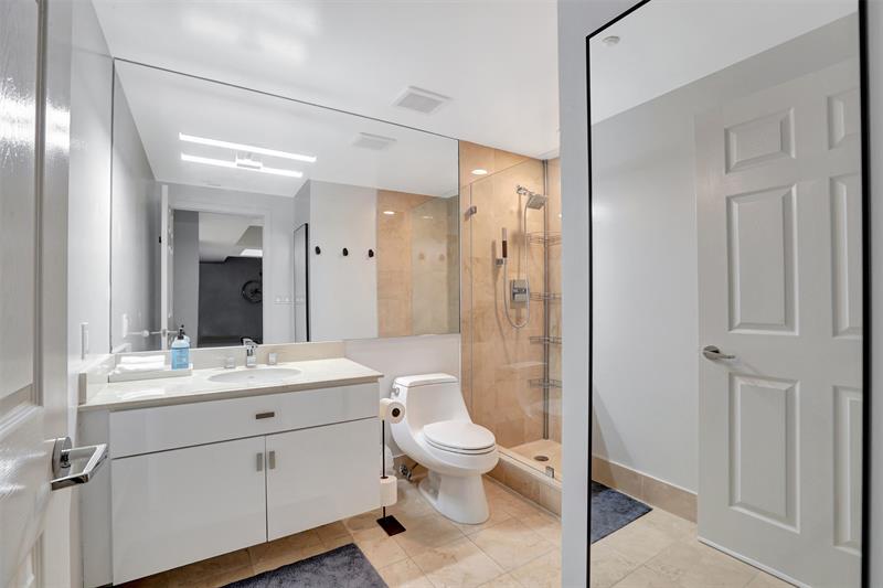 Image 18 of 50 For 3100 Ocean Blvd  1605