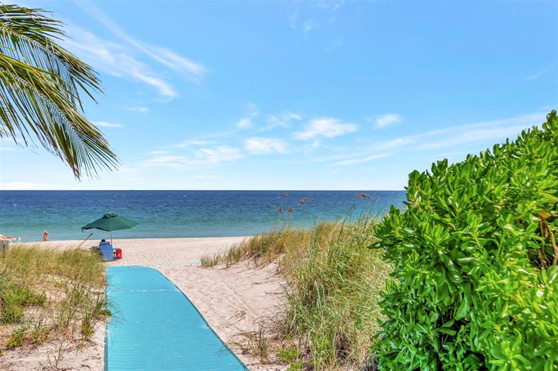 Image 43 of 50 For 3100 Ocean Blvd  1605