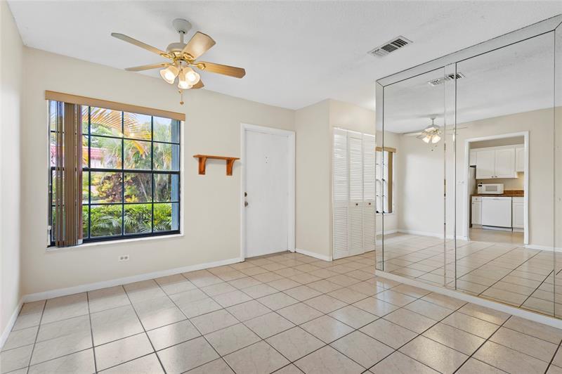 Image 6 of 27 For 2516 74th Ter  102