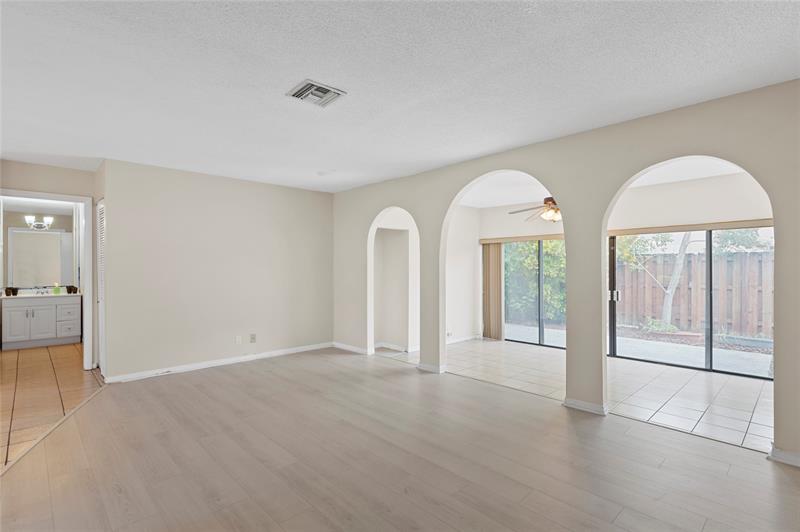 Image 8 of 27 For 2516 74th Ter  102